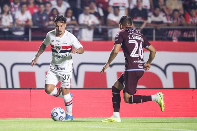 Sao Paulo and Bolivar in the round of 16 of the Copa Sudamericana. Artur of Sao Paulo during the match against Bolivar for the second leg of the round of 16 of the Copa Sudamericana, at the Morumbi stadium, south of Sao Paulo, this Tuesday, August 18, 2026 Sao Paulo Sao Paulo Brasil Copyright: xMarinaxUezimax