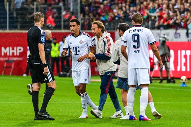 Football, friendly match, 1. FC Heidenheim v FC Bayern Munich, Jamal Musiala collapses again