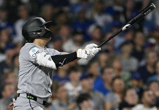 Baseball: White Sox vs. Cubs Chicago White Sox first baseman Munetaka Murakami hits a solo home run in the third inning of a baseball game against the Chicago Cubs at Wrigley Field in Chicago on Aug. 18, 2026.  A14AA0005626198P