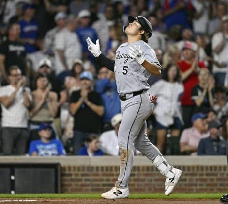 Baseball: White Sox vs. Cubs Chicago White Sox first baseman Munetaka Murakami poses after hitting a solo home run in the third inning of a baseball game against the Chicago Cubs at Wrigley Field in Chicago on Aug. 18, 2026.  A14AA0005626201P