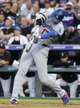 Baseball: Dodgers vs. Rockies Los Angeles Dodgers designated hitter Shohei Ohtani hits a two-run home run, his 30th of the season, in the third inning of a baseball game against the Colorado Rockies at Coors Field in Denver, Colorado, on Aug. 18, 2026.  A14AA0005626218P