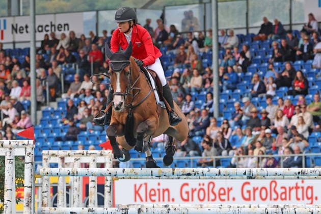 Sophie Hinners (GER, Deutschland) mit Pferd Iron Dames Singclair mit perfekten Ritt, 0 Fehler und zwischenzeitige Führung im 1 Springen der WM, Springen, FEI Jumping World Championship, WM, Weltmeisterschaft , Turkish Airlines-Prize, Einzel und Teamwertung, Jumping , AACHEN - FEI World Championships 2026, Weltfest des Pferdesports, Reitsport Weltmeisterschaft 2026, Aachen 2026, Welcome Home 2026, Aachener Soers, 11. bis 23. August 2026, Reitsport, 19.08.2026, Aachen Aachener Soers Deutschland *** Sophie Hinners (GER), Germany, riding Iron Dames Singclair, delivered a perfect ride with 0 faults and took the lead at one point in the first jumping competition of the World Championships, Jumping, FEI Jumping World Championship, Turkish Airlines Prize, Individual and Team Competitions, Jumping, AACHEN FEI World Championships 2026, World Festival of Equestrian Sports, 2026 Equestrian World Championships, Aachen 2026, Welcome Home 2026, Aachen Soers, August 11–23, 2026, Equestrian Sports, August 19, 2026, Aachen Soers, Germany
