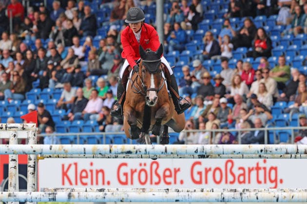 Sophie Hinners (GER, Deutschland) mit Pferd Iron Dames Singclair mit perfekten Ritt, 0 Fehler und zwischenzeitige Führung im 1 Springen der WM, Springen, FEI Jumping World Championship, WM, Weltmeisterschaft , Turkish Airlines-Prize, Einzel und Teamwertung, Jumping , AACHEN - FEI World Championships 2026, Weltfest des Pferdesports, Reitsport Weltmeisterschaft 2026, Aachen 2026, Welcome Home 2026, Aachener Soers, 11. bis 23. August 2026, Reitsport, 19.08.2026, Aachen Aachener Soers Deutschland *** Sophie Hinners (GER), Germany, riding Iron Dames Singclair, delivered a perfect ride with 0 faults and took the lead at one point in the first jumping competition of the World Championships, Jumping, FEI Jumping World Championship, Turkish Airlines Prize, Individual and Team Competitions, Jumping, AACHEN FEI World Championships 2026, World Festival of Equestrian Sports, 2026 Equestrian World Championships, Aachen 2026, Welcome Home 2026, Aachen Soers, August 11–23, 2026, Equestrian Sports, August 19, 2026, Aachen Soers, Germany