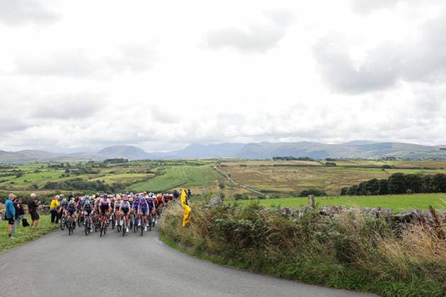 2026 Lloyds Tour of Britain Women Picture by Alex Whitehead SWpix.com - 19 08 2026 - Cycling - UCI Women s World Tour - 2026 Lloyds Tour of Britain Women - Stage 1: Cockermouth to Cockermouth (158.9km) - The bunch pass over the hills Liverpool England Copyright: x xSWpix.comx(t axPhotographyxHubxLtd)xAlexxWhitehead SWpix.comx SWP-3030-18112