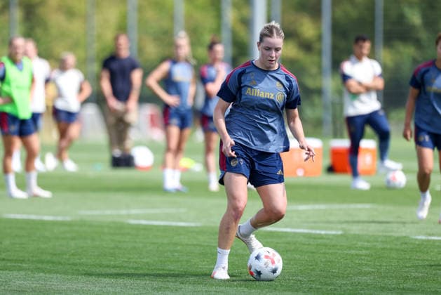 Alara Sehitler (FC Bayern Muenchen, 14) mit Ball, GER, FC Bayern Muenchen Frauen Training, Fussball, Google Pixel Frauen-Bundesliga, Saison 2026 2027, 19.08.2026, GER, FC Bayern Muenchen Frauen Training, Fussball, Google Pixel Frauen-Bundesliga, Saison 2026 2027, 19.08.2026 Muenchen *** Alara Sehitler, FC Bayern Munich, age 14 with ball, GER, FC Bayern Munich Women s Training, Soccer, Google Pixel Women s Bundesliga, 2026–2027 Season, August 19, 2026, GER, FC Bayern Munich Women s Training, Soccer, Google Pixel Women s Bundesliga, 2026–2027 Season, August 19, 2026, Munich Copyright: xEibner-Pressefoto JennixMaulx EP_JML