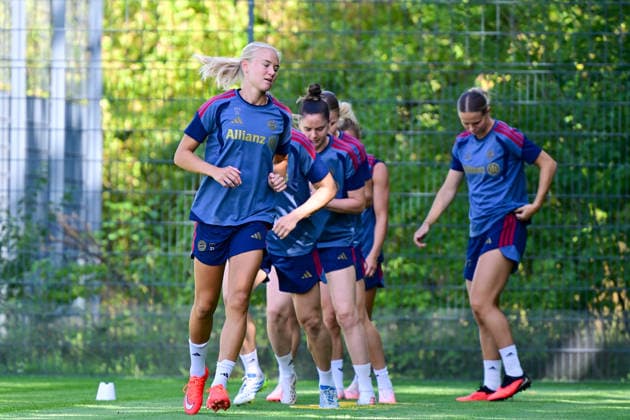 19.08.2026, München, Deutschland. Google Pixel Frauen-Bundesliga: Die FC Bayern Frauen absolvieren auf dem FC Bayern Campus eine Trainingseinheit vor dem Bundesliga-Saisonauftakt gegen den 1. FC Union Berlin. Pernille Harder (FC Bayern Frauen) *** August 19, 2026, Munich, Germany Google Pixel Women s Bundesliga The FC Bayern Women s team holds a training session at the FC Bayern Campus ahead of their Bundesliga season opener against 1. FC Union Berlin Pernille Harder FC Bayern Women s Team