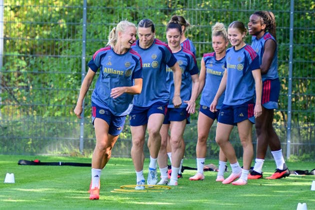 19.08.2026, München, Deutschland. Google Pixel Frauen-Bundesliga: Die FC Bayern Frauen absolvieren auf dem FC Bayern Campus eine Trainingseinheit vor dem Bundesliga-Saisonauftakt gegen den 1. FC Union Berlin. Pernille Harder (FC Bayern Frauen) *** August 19, 2026, Munich, Germany Google Pixel Women s Bundesliga The FC Bayern Women s team holds a training session at the FC Bayern Campus ahead of their Bundesliga season opener against 1. FC Union Berlin Pernille Harder FC Bayern Women