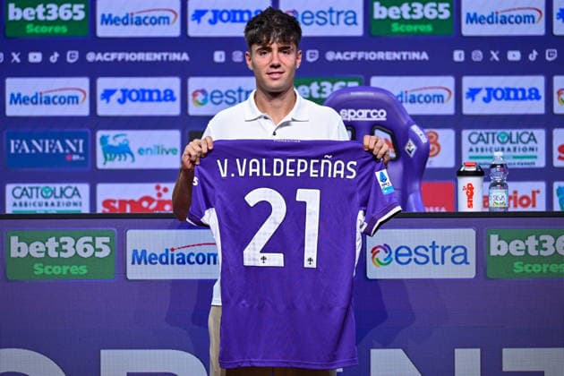 Football, Italy, AC Florence, Presentation of new signing Victor Valdepenas