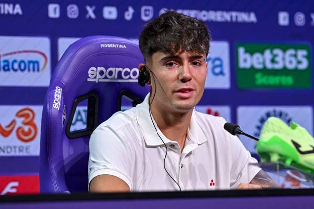 Foto IPP Lisa Guglielmi Firenze 19-08-2026 Calcio Fiorentina 2026 2027 presentazione del nuovo calciatore Victor Valdepenas nella foto Victor Valdepenas (Fiorentina) italy photo press world copyright italy ITALY  Copyright: xR4924_italyphotopressx