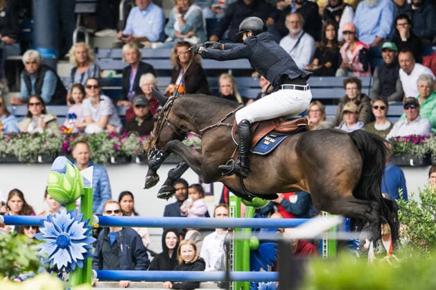 260819 Peder Fredricson of Sweden with horse Alcapone des Carmille with his lost shoe compete in the team and individual jumping qualifier round one during day 9 of the 2026 FEI World Championships on August 19, 2026 in Aachen. Photo: Emma Wallskog BILDBYRAN kod EW EW0689 ridsport equestrian rid-vm 2026 2026 fei world championships bbeng ridsport-vm hoppning jumping *** August 19, 2026: Peder Fredricson of Sweden, riding Alcapone des Carmille—who had lost a shoe—competed in the first round of the team and individual show jumping qualifiers on Day 9 of the 2026 FEI World Championships on August 19, 2026 in Aachen. Photo by Emma Wallskog, BILDBYRAN, code EW EW0689. equestrian sports, 2026 World Championships, 2026 FEI World Championships, BBENG, equestrian World Championships, show jumping  Copyright: EMMAxWALLSKOG BB260819EW094