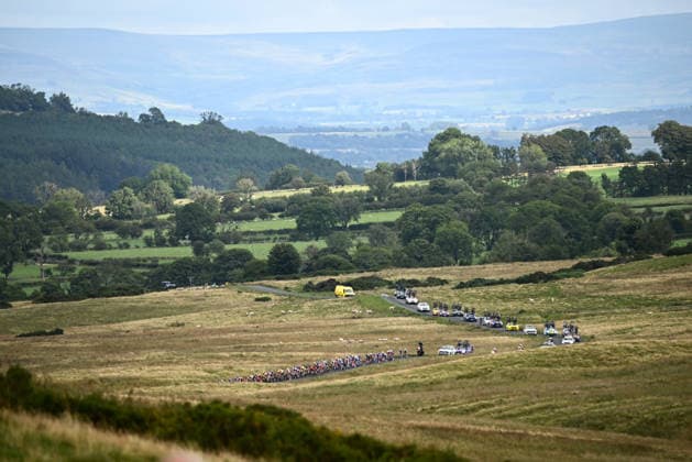 2026 Lloyds Tour of Britain Women Picture by Olly Hassell SWpix.com - 19 08 2026 - Cycling - UCI Women s World Tour - 2026 Lloyds Tour of Britain Women - Stage 1: Cockermouth to Cockermouth (158.9km) - The peloton pass over the hills on the way back to Cockermouth Liverpool England Copyright: x xSWpix.comx(t axPhotographyxHubxLtd)xOllyxHassell SWpix.comx SWP-3030-18156