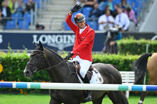 Aachen, Hauptstadion, 19.08.26, GER, FEI World Championships Aachen 2026, Turkish Airlines-Preis, Springreiten, First Competition Team & Individual Qualifier Bild: Schlussjubel, Emotion, Freude bei Daniel DEUSSER (Deutschland) mit Otello de Guldenboom Nordrhein-Westfalen Deutschland *** Aachen, Main Stadium, August 26, 2019, GER, FEI World Championships Aachen 2026, Turkish Airlines Prize, Show Jumping, First Competition Team Individual Qualifier—Photo: Celebrations, Emotion, Joy as Daniel DEUSSER of Germany rides Otello de Guldenboom, North Rhine-Westphalia, Germany