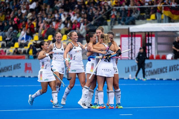 19.08.2026, BEL, Hockey, Frauen, FIH Weltmeisterschaft, Länderspiel, USA vs Deutschland Jette Fleschütz ( Deutschland, 28 ), Sonja Zimmermann ( Deutschland, 16 ), Felicia Wiedermann ( Deutschland, 26 ), Johanna Hachenberg ( Deutschland, 25 ), Lisa Nolte ( Deutschland, 10 ), Lynn Krings ( Deutschland, 17 ), Lucina von der Heyde ( Deutschland, 14 ) jubeln über das Tor zum 0:1, Wavre Belfius Arena Wallonisch-Brabant Belgien *** August 19, 2026, BEL, Field Hockey, Women, FIH World Championship, International Match, USA vs. Germany: Jette Fleschütz (Germany, 28), Sonja Zimmermann (Germany, 16), Felicia Wiedermann (Germany, 26), Johanna Hachenberg (Germany, 25), Lisa Nolte (Germany), 10, Lynn Krings (Germany), 17, and Lucina von der Heyde (Germany), 14, celebrate the goal that made the score 0–1 at the Wavre Belfius Arena in Walloon Brabant, Belgium Copyright: xNordphoto Memmlerx