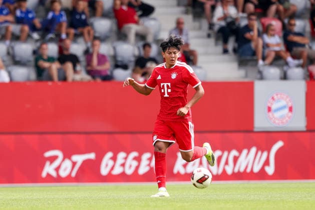 Skender Nuraj (FC Bayern Muenchen U19, 03) mit Ball, GER, FC Bayern Muenchen U19 vs. VfB Stuttgart U19, Fussball, U19 DFB-Nachwuchsliga, Gruppe D, 3. Spieltag, Saison 2026 2027, 19.08.2026, DFL DFB REGULATIONS PROHIBIT ANY USE OF PHOTOGRAPHS as IMAGE SEQUENCES and or QUASI-VIDEO, GER, FC Bayern Muenchen U19 vs. VfB Stuttgart U19, Fussball, U19 DFB-Nachwuchsliga, Gruppe D, 3. Spieltag, Saison 2026 2027, 19.08.2026 Muenchen *** Skender Nuraj, FC Bayern Munich U19, No. 03 with the ball, GER, FC Bayern Munich U19 vs. VfB Stuttgart U19, soccer, U19 DFB Youth League, Group D, Matchday 3, 2026–2027 season, August 19, 2026, DFL and DFB regulations prohibit any use of photographs as image sequences and or quasi-video, GER, FC Bayern Munich U19 vs. VfB Stuttgart U19, soccer, U19 DFB Youth League, Group D, Matchday 3, 2026–2027 Season, August 19, 2026, Munich Copyright: xEibner-Pressefoto JennixMaulx EP_JML
