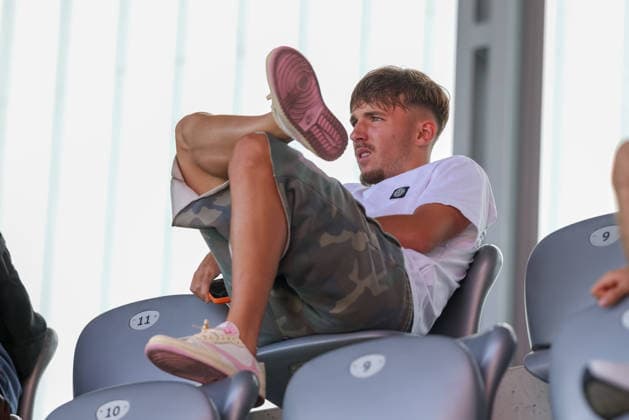 Lennart Karl (FC Bayern Muenchen, 42) schaut auf der Tribuene dem Spiel zu, GER, FC Bayern Muenchen U19 vs. VfB Stuttgart U19, Fussball, U19 DFB-Nachwuchsliga, Gruppe D, 3. Spieltag, Saison 2026 2027, 19.08.2026, DFL DFB REGULATIONS PROHIBIT ANY USE OF PHOTOGRAPHS as IMAGE SEQUENCES and or QUASI-VIDEO, GER, FC Bayern Muenchen U19 vs. VfB Stuttgart U19, Fussball, U19 DFB-Nachwuchsliga, Gruppe D, 3. Spieltag, Saison 2026 2027, 19.08.2026 Muenchen *** Lennart Karl, FC Bayern Munich, 42, watches the game from the stands, GER, FC Bayern Munich U19 vs. VfB Stuttgart U19, Soccer, U19 DFB Youth League, Group D, Matchday 3, 2026–2027 season, August 19, 2026, DFL and DFB regulations prohibit any use of photographs as image sequences and or quasi-video, GER, FC Bayern Munich U19 vs. VfB Stuttgart U19, soccer, U19 DFB Youth League, Group D, Matchday 3, 2026–2027 Season, August 19, 2026, Munich Copyright: xEibner-Pressefoto JennixMaulx EP_JML