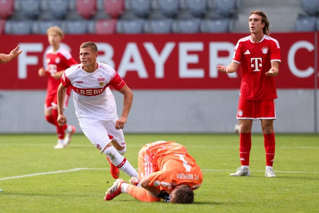 Tor zum 0:2 durch Enis Redzepi (VfB Stuttgart U19, 11), GER, FC Bayern Muenchen U19 vs. VfB Stuttgart U19, Fussball, U19 DFB-Nachwuchsliga, Gruppe D, 3. Spieltag, Saison 2026 2027, 19.08.2026, DFL DFB REGULATIONS PROHIBIT ANY USE OF PHOTOGRAPHS as IMAGE SEQUENCES and or QUASI-VIDEO, GER, FC Bayern Muenchen U19 vs. VfB Stuttgart U19, Fussball, U19 DFB-Nachwuchsliga, Gruppe D, 3. Spieltag, Saison 2026 2027, 19.08.2026 Muenchen *** Goal to make it 0–2 by Enis Redzepi, VfB Stuttgart U19, 11, GER, FC Bayern Munich U19 vs. VfB Stuttgart U19, Soccer, U19 DFB Youth League, Group D, Matchday 3, 2026–2027 season, August 19, 2026, DFL and DFB regulations prohibit any use of photographs as image sequences and or quasi-video, GER, FC Bayern Munich U19 vs. VfB Stuttgart U19, Soccer, U19 DFB Youth League, Group D, Matchday 3, 2026–2027 Season, August 19, 2026, Munich Copyright: xEibner-Pressefoto JennixMaulx EP_JML