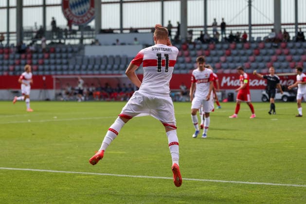 Jubel zum Tor zum 0:2 durch Enis Redzepi (VfB Stuttgart U19, 11), GER, FC Bayern Muenchen U19 vs. VfB Stuttgart U19, Fussball, U19 DFB-Nachwuchsliga, Gruppe D, 3. Spieltag, Saison 2026 2027, 19.08.2026, DFL DFB REGULATIONS PROHIBIT ANY USE OF PHOTOGRAPHS as IMAGE SEQUENCES and or QUASI-VIDEO, GER, FC Bayern Muenchen U19 vs. VfB Stuttgart U19, Fussball, U19 DFB-Nachwuchsliga, Gruppe D, 3. Spieltag, Saison 2026 2027, 19.08.2026 Muenchen *** Celebration following Enis Redzepi s goal to make it 0–2, VfB Stuttgart U19, 11, GER, FC Bayern Munich U19 vs. VfB Stuttgart U19, Soccer, U19 DFB Youth League, Group D, Matchday 3, 2026–2027 season, August 19, 2026, DFL and DFB regulations prohibit any use of photographs as image sequences and or quasi-video, GER, FC Bayern Munich U19 vs. VfB Stuttgart U19, Soccer, U19 DFB Youth League, Group D, Matchday 3, 2026–2027 Season, August 19, 2026, Munich Copyright: xEibner-Pressefoto JennixMaulx EP_JML
