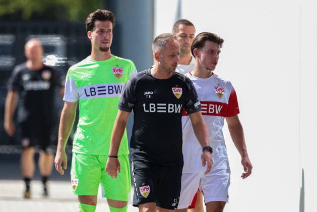 Tobias Rathgeb (VfB Stuttgart U19, Chef-Trainer), GER, FC Bayern Muenchen U19 vs. VfB Stuttgart U19, Fussball, U19 DFB-Nachwuchsliga, Gruppe D, 3. Spieltag, Saison 2026 2027, 19.08.2026, DFL DFB REGULATIONS PROHIBIT ANY USE OF PHOTOGRAPHS as IMAGE SEQUENCES and or QUASI-VIDEO, GER, FC Bayern Muenchen U19 vs. VfB Stuttgart U19, Fussball, U19 DFB-Nachwuchsliga, Gruppe D, 3. Spieltag, Saison 2026 2027, 19.08.2026 Muenchen *** Tobias Rathgeb, VfB Stuttgart U19, Head Coach, GER, FC Bayern Munich U19 vs. VfB Stuttgart U19, Soccer, DFB U19 Youth League, Group D, Matchday 3, 2026–2027 Season, August 19, 2026, DFL and DFB regulations prohibit any use of photographs as image sequences and or quasi-video, GER, FC Bayern Munich U19 vs. VfB Stuttgart U19, Soccer, U19 DFB Youth League, Group D, Matchday 3, 2026–2027 Season, August 19, 2026, Munich Copyright: xEibner-Pressefoto JennixMaulx EP_JML