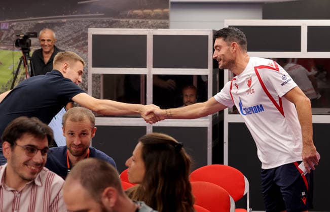 Crvena Zvezda v Viktoria Plzen, UEFA Europa League, play-offs, 1st leg Season 2026 2027 Belgrade, Serbia. 19th August, 2026. Crvena Zvezda s head coach Albert Riera prior to the UEFA Europa League, play-offs, 1st leg football match between Crvena Zvezda (Red Star) and Viktoria Plzen at the Rajko Mitic Stadium on August 19, 2026 in Belgrade, Serbia. Belgrade Serbia Copyright: xPedjaxMilosavljevicx x