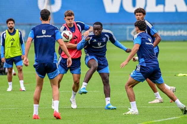 Nicolai Remberg Kofi Amoako ( HSV ) Deutschland , Hamburg , Volksparkstadion Trainingsgelände , Fussball , 1. Bundesliga , Training des Hamburger SV *** Nicolai Remberg, Kofi Amoako, HSV, Germany, Hamburg, Volksparkstadion Training Facility, Soccer, Bundesliga 1, Hamburger SV Training