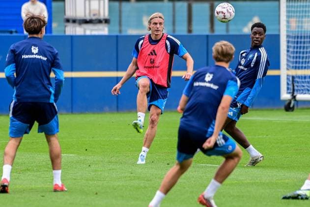 Neuzugang Sebastiaan Bornauw Lokonga Albert Sambi ( HSV ) Deutschland , Hamburg , Volksparkstadion Trainingsgelände , Fussball , 1. Bundesliga , Training des Hamburger SV *** New Signing Sebastiaan Bornauw Lokonga Albert Sambi HSV Germany, Hamburg, Volksparkstadion Training Facility, Soccer, Bundesliga 1, Hamburger SV Training