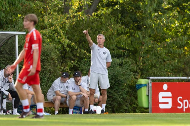 U19 DFB-Nachwuchsliga - Vorrunde Gruppe C: FC Rot-Weiß Erfurt vs. 1. FC Nürnberg; Erfurt; 19.08.2026 Marek Mintal (Trainer; 1. FC Nürnberg U19) U19 DFB-Nachwuchsliga - Vorrunde Gruppe C: FC Rot-Weiß Erfurt vs. 1. FC Nürnberg; Hauptplatz Cyriaksgebreite Erfurt; 19.08.2026 DFB REGULATIONS PROHIBIT ANY USE OF PHOTOGRAPHS AS IMAGE SEQUENCES AND OR QUASI-VIDEO. *** U19 DFB Youth League Preliminary Round Group C FC Rot-Weiß Erfurt vs. 1. FC Nürnberg Erfurt, August 19, 2026 Marek Mintal, Coach of 1. FC Nürnberg U19 U19 DFB Youth League Preliminary Round Group C FC Rot-Weiß Erfurt vs. 1. FC Nürnberg Main Field, Cyriaksgebreite, Erfurt, August 19, 2026. DFB regulations prohibit any use of photographs as image sequences and or quasi-video. Copyright: xBEAUTIFULxSPORTS Duehringx