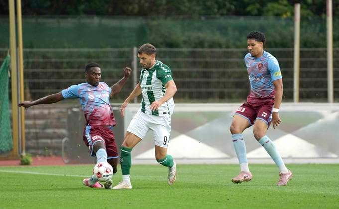 Foto : am Ball Christian STARK (Werder) gegen Ibrahim ALI (Weiche) Fussball Regionalliga Nord , 4. Spieltag am Mi. 19.08.2026 Werder Bremen II - SG Weiche Flensburg *** Photo: Christian STARK of Werder against Ibrahim ALI of Weiche in the Regionalliga Nord soccer match, Matchday 4 on Wed, Aug 19, 2026: Werder Bremen II vs. SG Weiche Flensburg