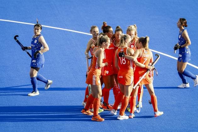 AMSTELVEEN - Pien Sanders of the Netherlands, Marijn Veen of the Netherlands, Freeke Moes of the Netherlands, Lisa Post of the Netherlands, FrÃ dÃ rique Matla of the Netherlands, Xan de Waard of the Netherlands, Marleen Jochems of the Netherlands and Luna Fokke of the Netherlands celebrate the 7-0 during the group stage match at the Hockey World Cup between the Netherlands and Japan at the Wagener Stadium. BAS CZERWINSKI ANP xVIxANPxSportx xxANPxIVx 565826481 originalFilename: 565826481.jpg