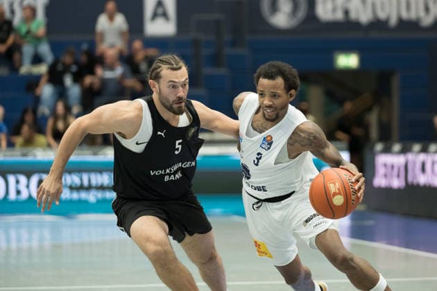 Devin Askew (Braunschweig, 5), DeLonnie Hunt (MBC, 3), Syntainics MBC vs. Basketball Löwen Braunschweig, Testspiel, Saisonvorbereitung, Basketball, Bundesliga, Maenner, Saison 2026 27, 19.08.2026. Weißenfels Stadthalle Sachsen-Anhalt Deutschland *** Devin Askew Braunschweig, 5, DeLonnie Hunt MBC, 3, Syntainics MBC vs. Basketball Löwen Braunschweig, Exhibition Game, Preseason, Basketball, Bundesliga, Men, 2026–27 Season, August 19, 2026, Weißenfels City Hall, Saxony-Anhalt, Germany