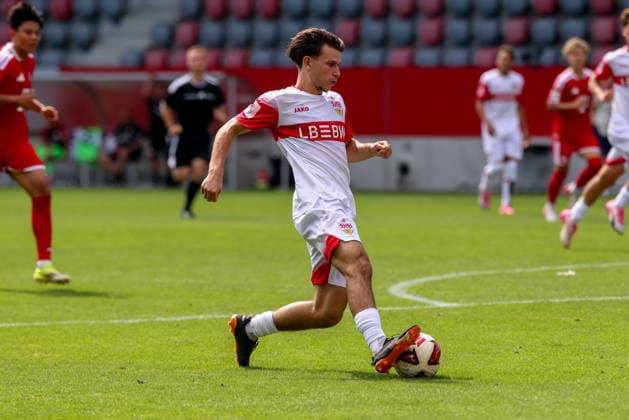 Neno Zezelj (VfB Stuttgart U19, 07), GER, FC Bayern Muenchen U19 vs. VfB Stuttgart U19, Fussball, U19 DFB-Nachwuchsliga, Gruppe D, 3. Spieltag, Saison 2026 2027, 19.08.2026, DFL DFB REGULATIONS PROHIBIT ANY USE OF PHOTOGRAPHS as IMAGE SEQUENCES and or QUASI-VIDEO, GER, FC Bayern Muenchen U19 vs. VfB Stuttgart U19, Fussball, U19 DFB-Nachwuchsliga, Gruppe D, 3. Spieltag, Saison 2026 2027, 19.08.2026 Muenchen *** Neno Zezelj, VfB Stuttgart U19, 07, GER, FC Bayern Munich U19 vs. VfB Stuttgart U19, Soccer, U19 DFB Youth League, Group D, Matchday 3, 2026–2027 Season, August 19, 2026, DFL and DFB regulations prohibit any use of photographs as image sequences and or quasi-video, GER, FC Bayern Munich U19 vs. VfB Stuttgart U19, Soccer, U19 DFB Youth League, Group D, Matchday 3, 2026–2027 Season, August 19, 2026, Munich Copyright: xEibner-Pressefoto JennixMaulx EP_JML