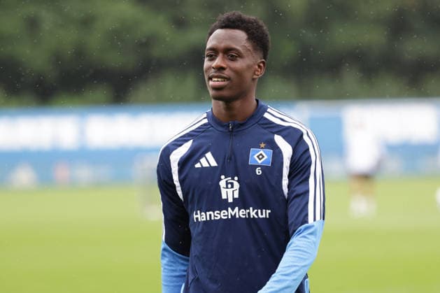 2026.08.19 xfsx Fussball 1. Bundesliga Hamburger Sportverein - Training am Volksparkstadion v.l. Albert Sambi Lokonga (Hamburger SV ,6) (DFL regulations prohibit any use of photographs as image sequences and or quasi-video. Hamburg Volksparkstadion Hamburg Deutschland Copyright: xFernandoxSoaresx