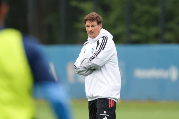 2026.08.19 xfsx Fussball 1. Bundesliga Hamburger Sportverein - Training am Volksparkstadion v.l. Trainer Merlin Polzin (Hamburger SV) (DFL regulations prohibit any use of photographs as image sequences and or quasi-video. Hamburg Volksparkstadion Hamburg Deutschland Copyright: xFernandoxSoaresx