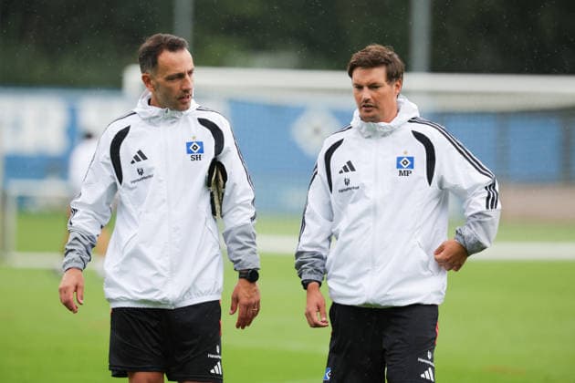 2026.08.19 xfsx Fussball 1. Bundesliga Hamburger Sportverein - Training am Volksparkstadion v.l. Sven Hoeh ( Hamburger SV Torwart Trainer), Trainer Merlin Polzin (Hamburger SV) (DFL regulations prohibit any use of photographs as image sequences and or quasi-video. Hamburg Volksparkstadion Hamburg Deutschland Copyright: xFernandoxSoaresx