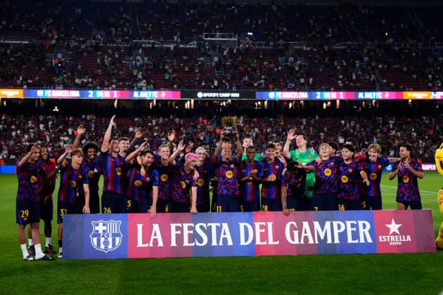 FC Barcelona, Barca v Al Ahly SC - Joan Gamper Trophy Raphinha right winger of Barcelona and Brazil lifts the trophy after winning with his team the Joan Gamper Trophy between FC Barcelona and Al Ahly SC at Spotify Camp Nou on August 19, 2026 in Barcelona, Spain. Barcelona Spain  Copyright: xJosexBretonx originalFilename:bretonhernandez-fcbarcel260819_np3dG.jpg