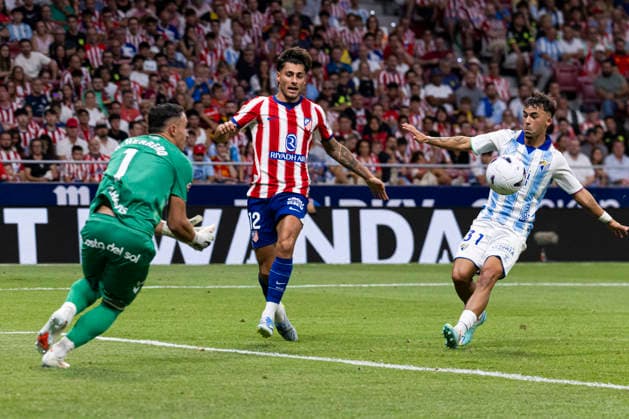 ESP: Atletico de Madrid v Malaga CF La Liga EA Sports Alfonso Herrero of Malaga traps the ball during a Liga EA Sports match between Atletico de Madrid and Malaga CF at Estadio Riyadh Air Metropolitano on August 19, 2026 in Madrid, Spain. Madrid Madrid Spain Football *** ESP Atlético de Madrid vs. Málaga CF La Liga EA Sports Alfonso Herrero of Málaga traps the ball during an EA Sports La Liga match between Atlético de Madrid and Málaga CF at Estadio Riyadh Air Metropolitano on August 19, 2026, in Madrid, Spain Madrid Madrid Spain Soccer Copyright: xAlejandroxMatiasx