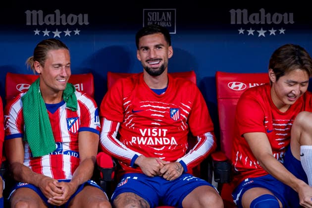 Atletico de Madrid v Malaga CF - LaLiga EA Sports Alex Baena of Atletico de Madrid (C) sits on the bench prior to the LaLiga EA Sports football match between Atletico de Madrid v Malaga CF at Estadio Riyadh Air Metropolitano on August 19, 2026 in Madrid, Spain. Madrid Estadio Riyadh Air Metropolitano Madrid Spain Copyright: xAlbertoxGardinx AGardin_20260819_Foot_Liga_Atl_Mal_0120