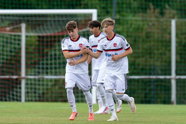 U19 DFB-Nachwuchsliga - Vorrunde Gruppe C: FC Rot-Weiß Erfurt vs. 1. FC Nürnberg; Erfurt; 19.08.2026 Lucas Gerner ( 23; 1. FC Nürnberg U19) (links) und Paul Müller ( 18; 1. FC Nürnberg U19) (rechts) U19 DFB-Nachwuchsliga - Vorrunde Gruppe C: FC Rot-Weiß Erfurt vs. 1. FC Nürnberg; Hauptplatz Cyriaksgebreite Erfurt; 19.08.2026 DFB REGULATIONS PROHIBIT ANY USE OF PHOTOGRAPHS AS IMAGE SEQUENCES AND OR QUASI-VIDEO. *** U19 DFB Youth League Preliminary Round Group C FC Rot Weiß Erfurt vs. 1 FC Nürnberg Erfurt August 19, 2026 Lucas Gerner 23, 1 FC Nürnberg U19 (left), and Paul Müller 18, 1 FC Nürnberg U19 (right) U19 DFB YouthYouth League Preliminary Round Group C FC Rot-Weiß Erfurt vs. 1. FC Nürnberg Main Field, Cyriaksgebreite, Erfurt August 19, 2026 DFB REGULATIONS PROHIBIT ANY USE OF PHOTOGRAPHS AS IMAGE SEQUENCES AND OR QUASI-VIDEO Copyright: xBEAUTIFULxSPORTS Duehringx