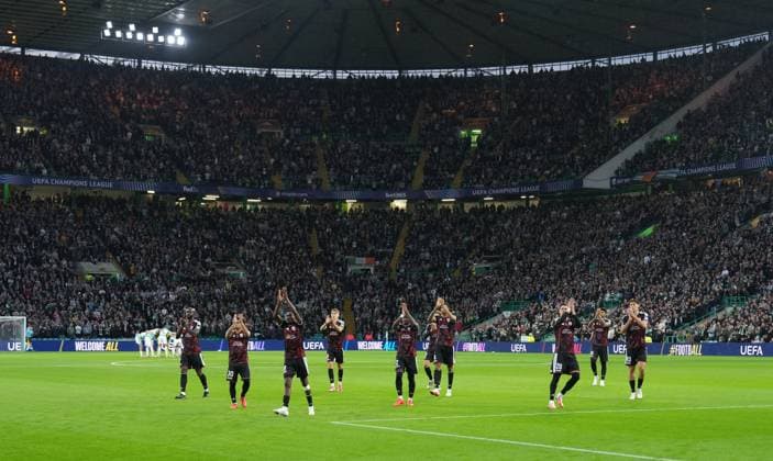 LASK players applaud their fans. Celtic v LASK, UEFA Champions League, Play Off Round, First Leg, Football, Celtic Park, Glasgow, Scotland, UK - 19 Aug 2026Glasgow Celtic Park United Kingdom  Copyright: xStuartxWallace Shutterstockx 17104271dm