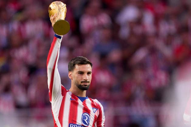 August 19, 2026, Madrid, Madrid, Spain: Alex Baena of Atletico de Madrid shows the World Champions trophy to the supporters during the Spanish League, LaLiga EA Sports, football match played between Atletico de Madrid and Malaga CF at Riyadh Air Metropolitano stadium on August 19, 2026, in Madrid, Spain. Madrid Spain - ZUMAa181 20260819_zaa_a181_237 Copyright: xOscarxJ.xBarrosox