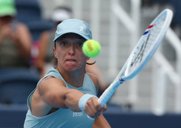 August 19, 2026, Mason, Ohio, USA: IGA SWIATEK of Poland during the match against D. Parry of France in the fourth round of tennis tournament WTA, Tennis Damen 1000 Cincinnati Open in Mason, USA. Swiatek won 6:3, 6:3. Mason USA - ZUMAc278 20260819_zsp_c278_026 Copyright: xMarcinxCholewinskix