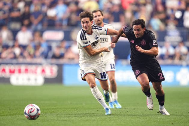 August 19, 2026: Philadelphia Union Forward Milan Iloski (10) and Inter Miami Defender Gonzalo Lujan (2) battle for the ball during the first half of an MLS, Fussball Herren, USA match at Subaru Park in Chester, Pennsylvania. CSM Chester United States of America - ZUMAc04_ 20260819_zma_c04_072 Copyright: xKylexRoddenx