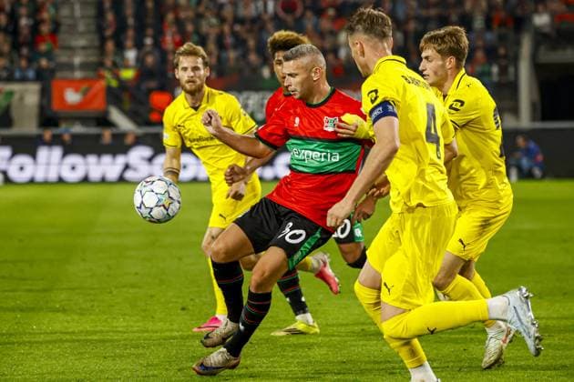 NIJMEGEN - Bryan Linssen of NEC Nijmegen battles for possession with Fredrik Sjovold of FK Bodo Glimt during the UEFA Champions League Play-offs match between NEC Nijmegen and FK Bodo Glimt at the Goffertstadion on 19 August 2026 in Nijmegen, the Netherlands. WART BRINKERHOF ANP xVIxANPxSportx xMarcelxterxBalsxIVx 565844950 originalFilename: 565844950.jpg