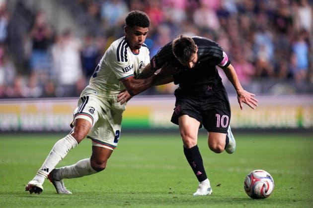 MLS, Fussball Herren, USA 2026: Union Vs Miami AUG 19 August 19, 2026: Inter Miami Foward Lionel Messi (10) and Philadelphia Union Defender Nathan Harriel (26) battle for the ball during the second half of an MLS match at Subaru Park in Chester, Pennsylvania. Kyle Rodden CSM (Credit Image: Â Kyle Rodden Cal Media) Chester Pennsylvania United States of America EDITORIAL USE ONLY Copyright: xx ZUMA-20260819_zma_c04_081.jpg KylexRoddenx csmphotothree512889