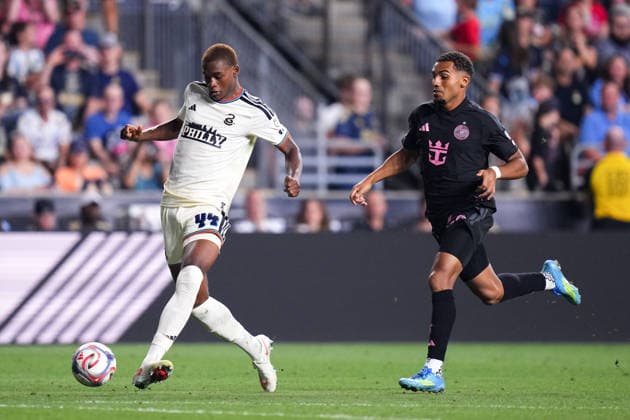 MLS, Fussball Herren, USA 2026: Union Vs Miami AUG 19 August 19, 2026: Philadelphia Union Defender Neil Pierre (44) passes the ball during the second half of an MLS match against Inter Miami at Subaru Park in Chester, Pennsylvania. Kyle Rodden CSM (Credit Image: Â Kyle Rodden Cal Media) Chester Pennsylvania United States of America EDITORIAL USE ONLY Copyright: xx ZUMA-20260819_zma_c04_087.jpg KylexRoddenx csmphotothree512924