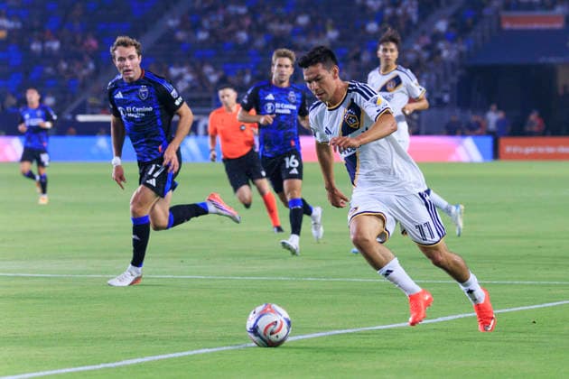 August 19, 2026, Carson, California, USA: Hirving Lozano 11 of the LA Galaxy makes a goal attempt during their regular season MLS, Fussball Herren, USA game against the San Jose Earthquakes on Wednesday August 19, 2026 at the Dignity Health Sports Park Stadium in Carson, California. ARIANA RUIZ PI Carson USA - ZUMAp124 20260819_zaa_p124_005 Copyright: xArianaxRuizx