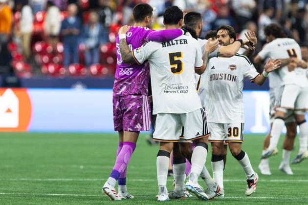 Jonathan Bond and Lucas Halter seen celebrating a win during MLS, Fussball Herren, USA game between teams of Vancouver Whitecaps and Houston Dynamo FC (Gael Amador Ball Raw Images) Vancouver BC Place Canada Copyright: xGaelxAmadorx Whitecaps_VS_Houston0170