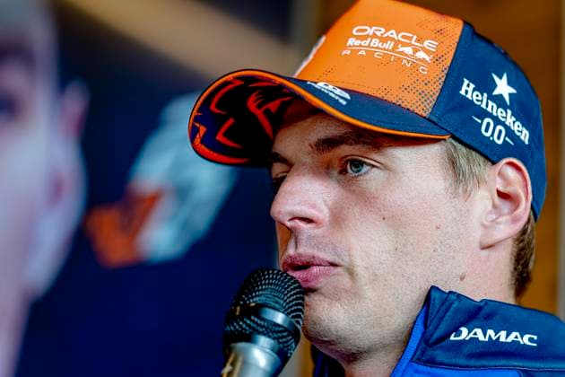 ZANDVOORT - Formule 1 rijder Max Verstappen of Oracle Red Bull Racing tijdens de persconferentie over zijn contractverlenging tot 2030 tijdens de Formule 1 Zandvoort op het Circuit Zandvoort op 20 augustus 2026 in Zandvoort, Nederland. - *** ZANDVOORT: Formula 1 driver Max Verstappen of Oracle Red Bull Racing during the press conference announcing his contract extension through 2030 at the Formula 1 Zandvoort race at Circuit Zandvoort on August 20, 2026, in Zandvoort, Netherlands