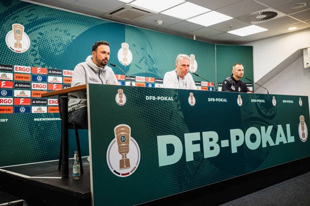 DFB-Pokal Pressekoferenz: Lüneburger SK - SV Werder Bremen, 20.08.2026 Tarek Gibbah (Trainer Lüneburger SK Hansa), Albrecht Breitschuh, Marian Andre Kunze (Lüneburger SK Hansa, 10); Fußball, DFB-Pokal, Pressekonferenz: Lüneburger SK vs. SV Werder Bremen am 20.08.2026 im Millerntor-Stadion, Hamburg DFB REGULATIONS PROHIBIT ANY USE OF PHOTOGRAPHS AS IMAGE SEQUENCES AND OR QUASI-VIDEO. *** DFB Cup Press Conference: Lüneburger SK vs. SV Werder Bremen, August 20, 2026—Tarek Gibbah, Coach of Lüneburger SK Hansa; Albrecht Breitschuh; Marian Andre Kunze, Lüneburger SK Hansa, 10 Soccer, DFB Cup, press conference: Lüneburger SK vs. SV Werder Bremen on August 20, 2026, at Millerntor Stadium, Hamburg. DFB regulations prohibit any use of photographs as image sequences and or quasi-video. Copyright: xBEAUTIFULxSPORTS Tonhäuserx