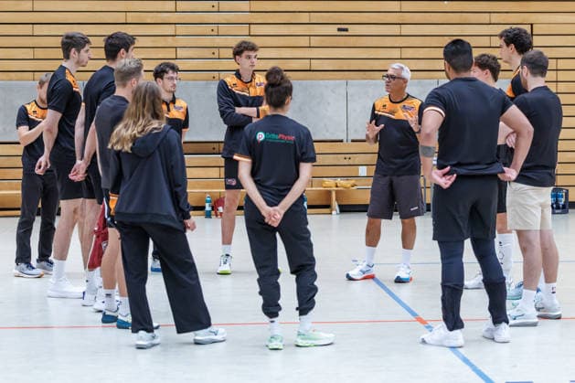 20.08.26, Berlin, Volleyball, 1.Trainingstag der Berlin Recycling Volleys mit Cheftrainer Andrea Anastasi. Training Berlin Recycling Volleys *** August 26, 2020, Berlin, Volleyball, 1st day of training for the Berlin Recycling Volleys with head coach Andrea Anastasi Training Berlin Recycling Volleys