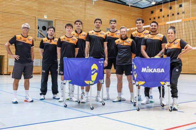 20.08.26, Berlin, Volleyball, 1.Trainingstag der Berlin Recycling Volleys mit Cheftrainer Andrea Anastasi, Maximilian Treiter, Yannick Goralik, Louis Kunstmann, Daniel Malescha, Arthur Wehner und Joshua Tuaniga. Training Berlin Recycling Volleys *** August 26, 2020, Berlin, Volleyball, Day 1 of training for the Berlin Recycling Volleys with head coach Andrea Anastasi, Maximilian Treiter, Yannick Goralik, Louis Kunstmann, Daniel Malescha, Arthur Wehner, and Joshua Tuaniga; Berlin Recycling Volleys Training